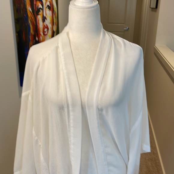 Show me your mumu white linen robe - Picture 2 of 6